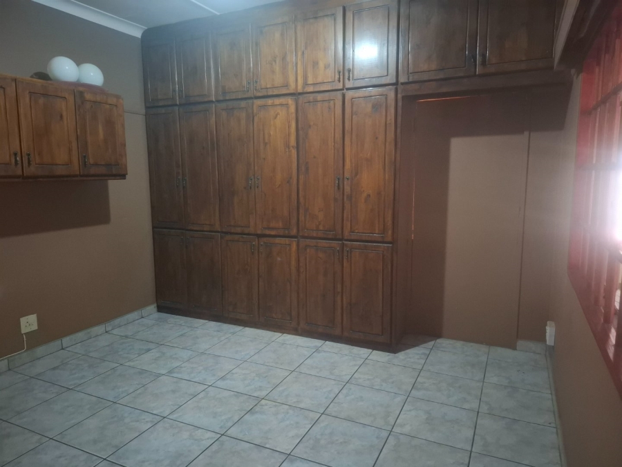 To Let 4 Bedroom Property for Rent in Suidrand Free State